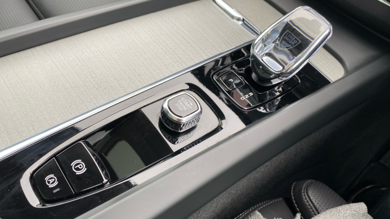 Volvo XC60 2.0 B5P Ultra Dark 5dr AWD Geartronic Petrol Estate